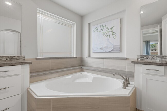 Building Photo - 2410 Ginger Mist Ct