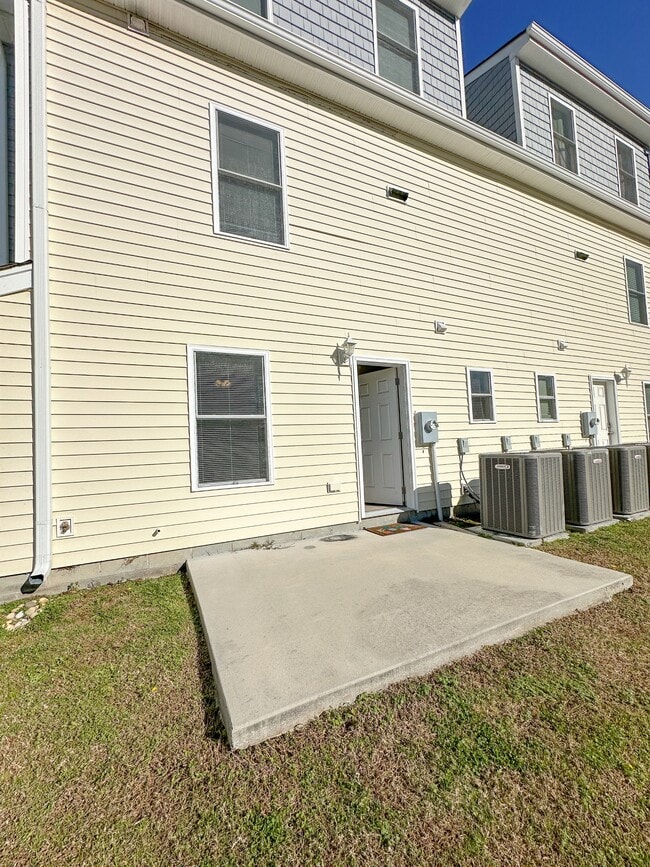Building Photo - 5809 Miss Coral Ct