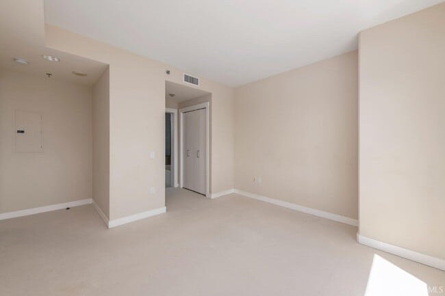 Building Photo - 501 Beale St