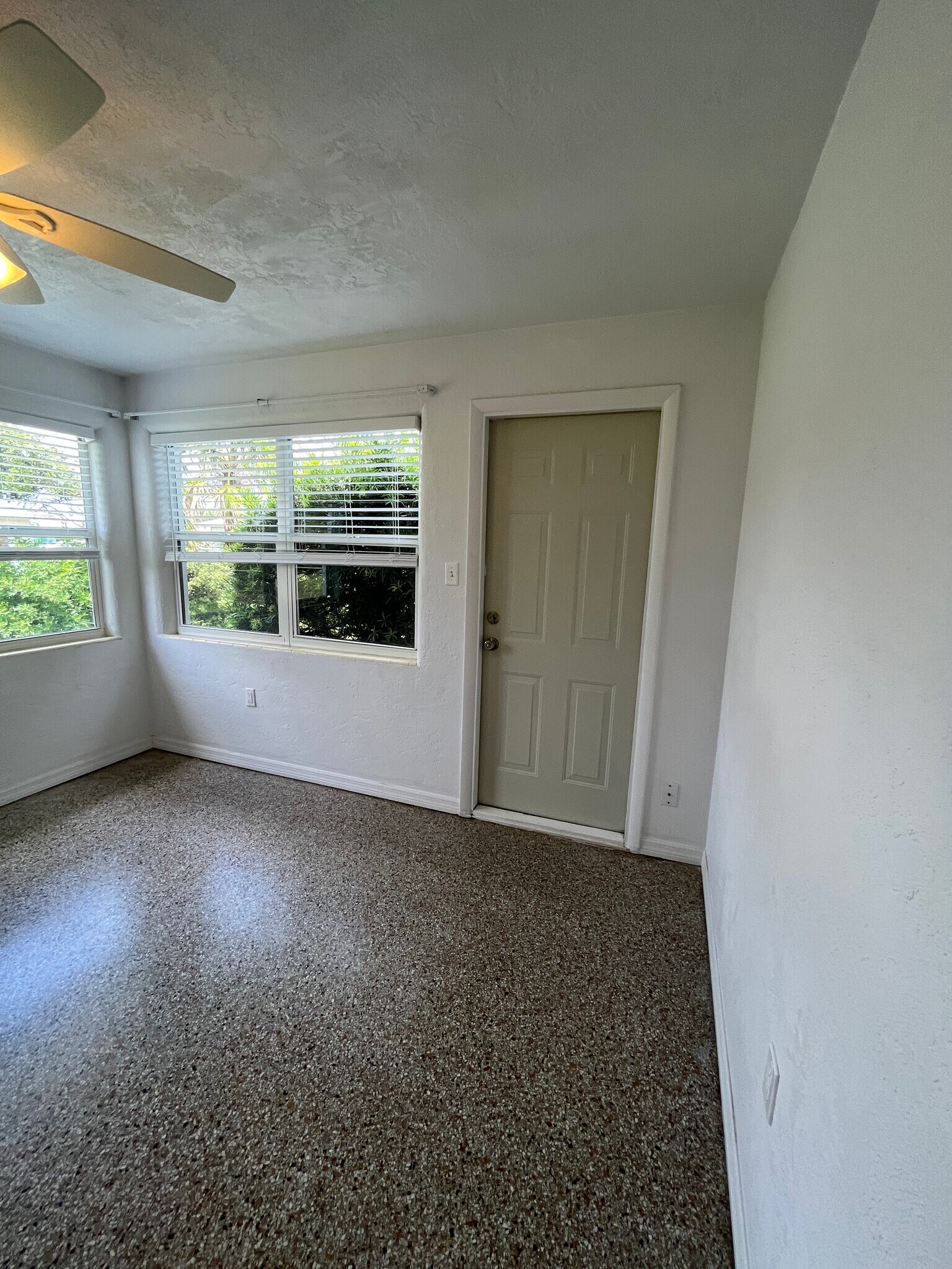 Building Photo - 1504 Golden Ct