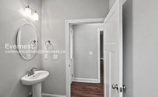 Building Photo - Spacious 3 Bed, 2.5 Bath Home with 2 Car Garage