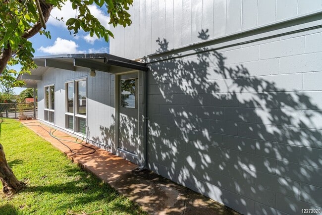 Building Photo - Fully Renovated 1BR/1BA/1PKG in Pearl City.