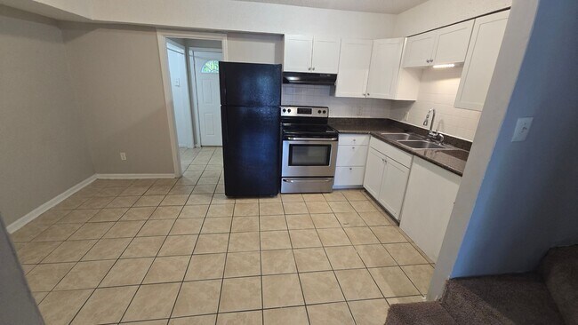 Building Photo - 302 Koon St