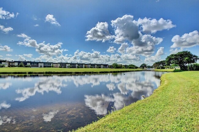 Building Photo - 998 Normandy Trail