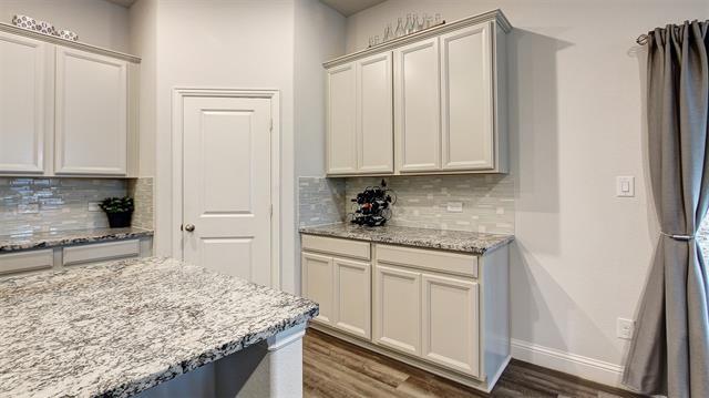Building Photo - 7436 Palisades Dr