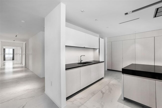 Building Photo - 1000 Biscayne Blvd