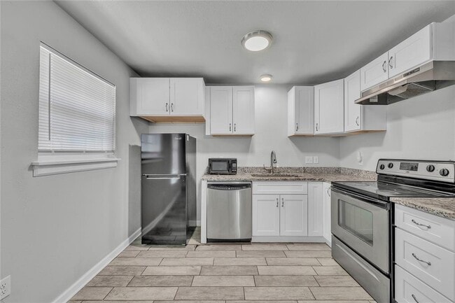 Building Photo - 901 Parmer Ave