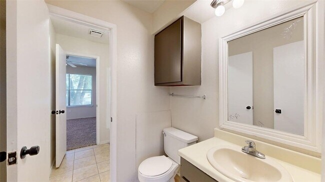 Building Photo - 301 Manuel Dr