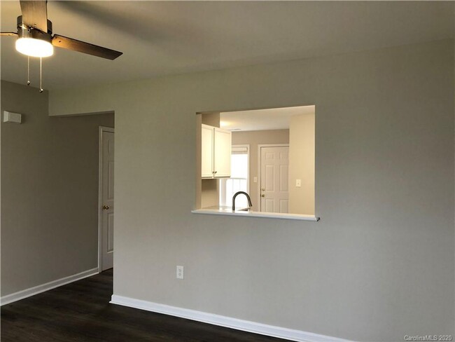 Building Photo - Two Bedroom Townhouse in Sherrills Ford wi...