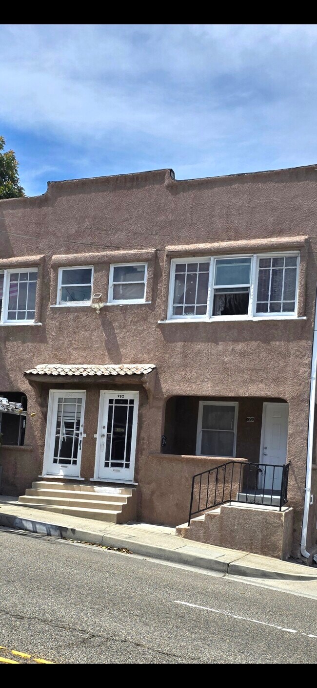 Building Photo - 980 W 19th St