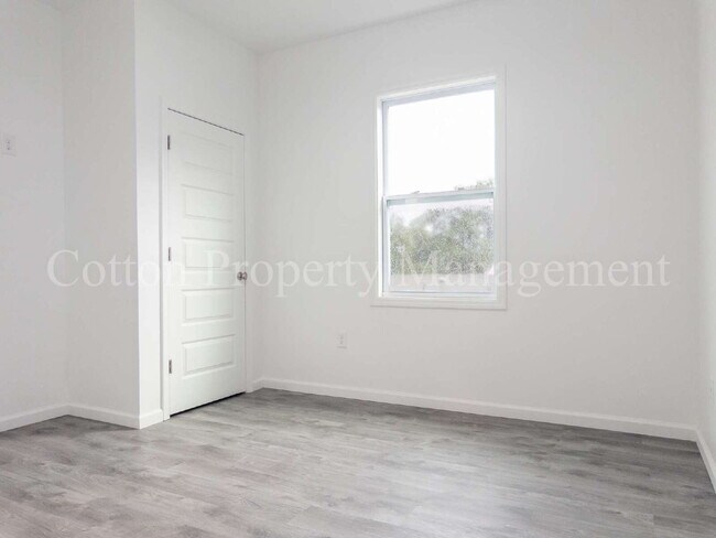 Building Photo - 2709 Worth Dr