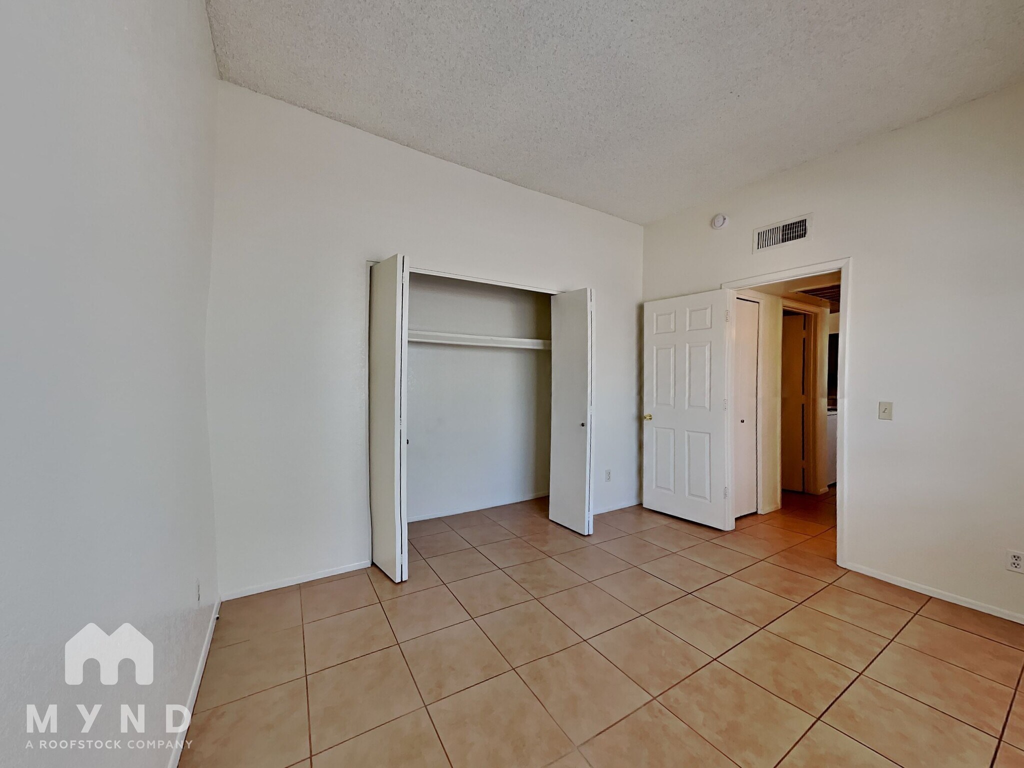 Building Photo - 2828 E Tierra Buena Ln