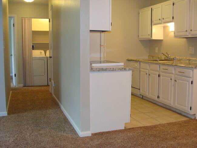 Building Photo - 998 W Beaver Creek Blvd