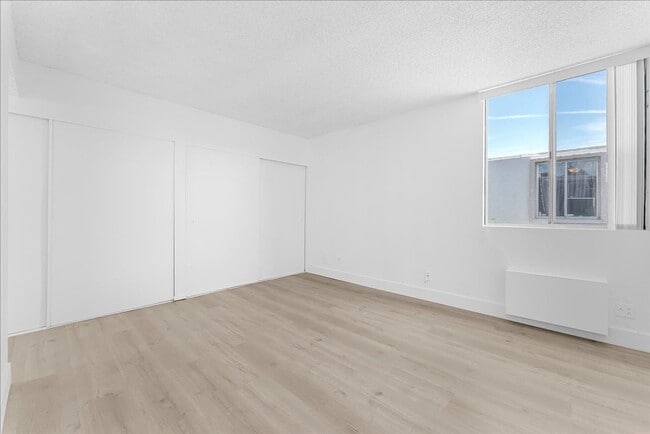 Building Photo - 18620 Hatteras St