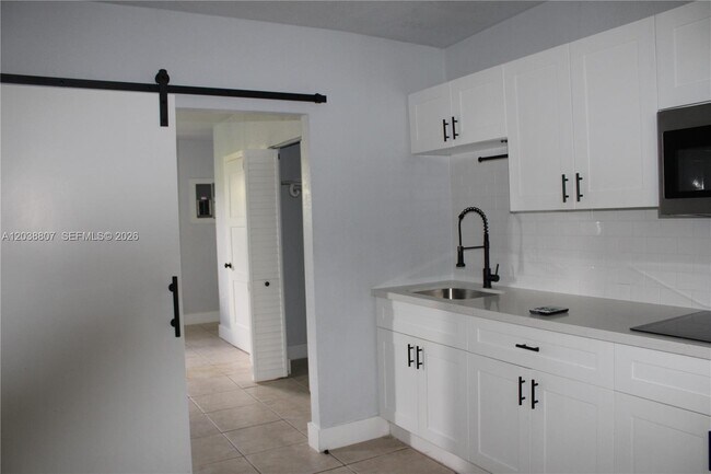 Building Photo - 3825 SW 88th Ct