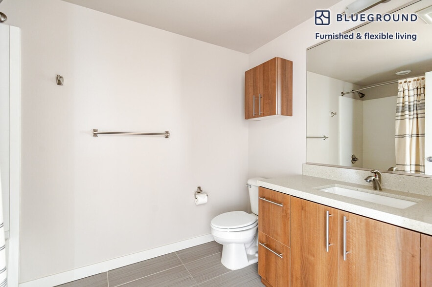 Building Photo - 10333 Main St