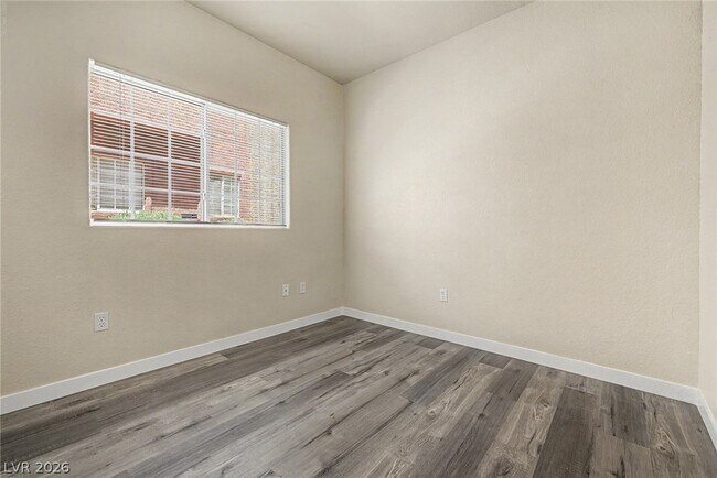 Building Photo - 4730 E Craig Rd