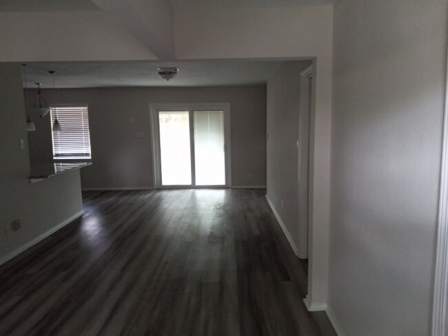 Building Photo - 15415 Poolview St