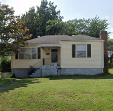 Building Photo - 717 Melrose Ave