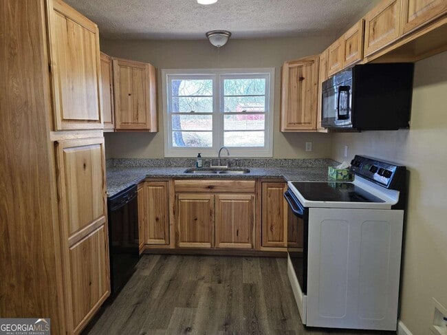 Building Photo - 2101 Hwy 81