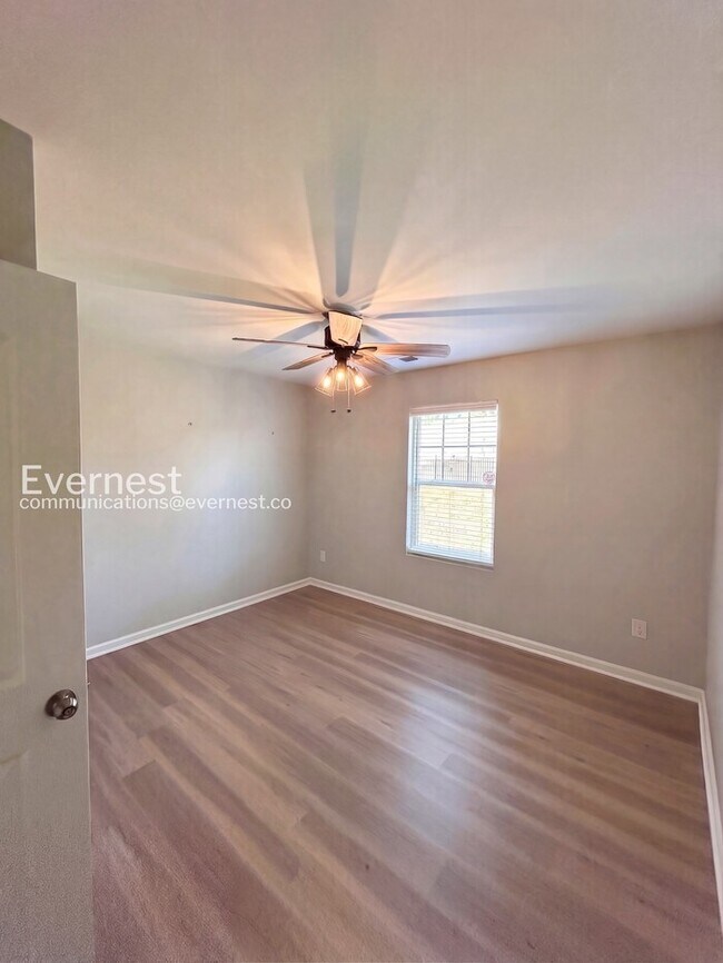 Building Photo - 1326 Bryson Ln