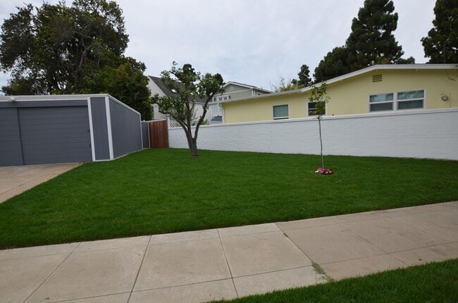 Building Photo - 4Bedroom 3.5 Bathrooms single family home