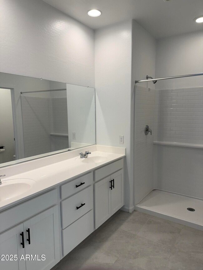 Building Photo - 15588 W Williams St