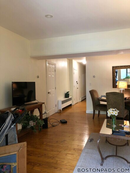 Building Photo - 1728 Beacon St