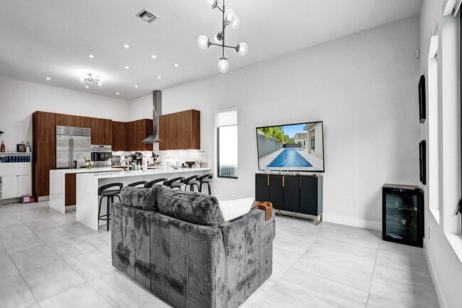 Building Photo - 5663 Brookfield Cir W