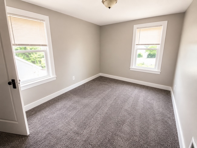 Building Photo - Awesome 3 bedroom Eastpointe Stunner