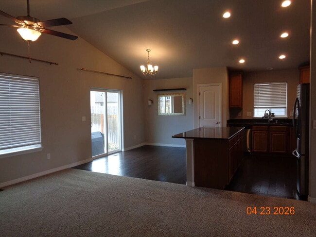 Building Photo - Lorson Ranch beauty