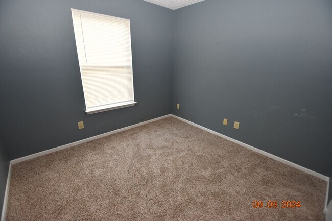 Building Photo - 3 Bedroom, 2 Full Bath Home in Greenfield