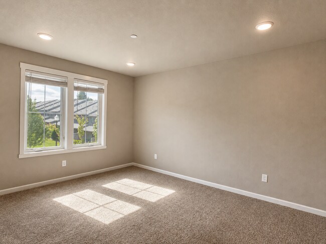 Building Photo - 13121 NE 71st Pl
