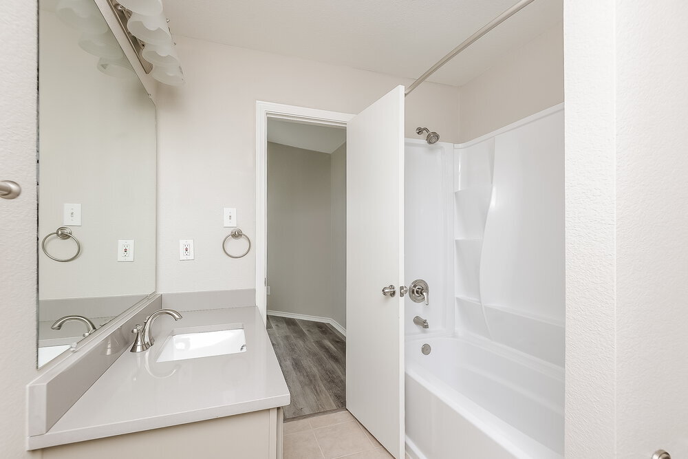 Building Photo - 2104 Deniro Dr