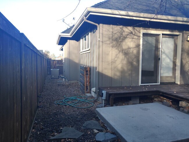 Building Photo - Stunning 4x2 with all bedrooms on the main...