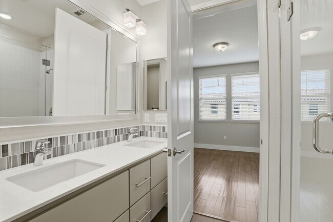 Building Photo - 621 Cinnamon Cir