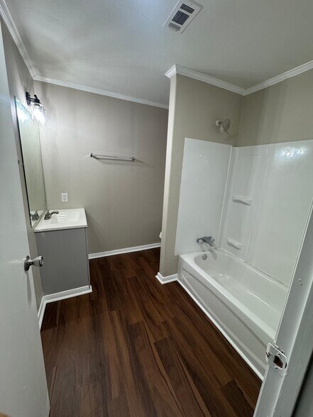 Building Photo - 11727 Greenglen Dr