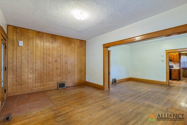 Building Photo - 800 Osage St