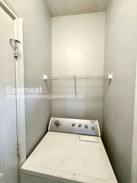 Building Photo - 8616 Thomas Ln