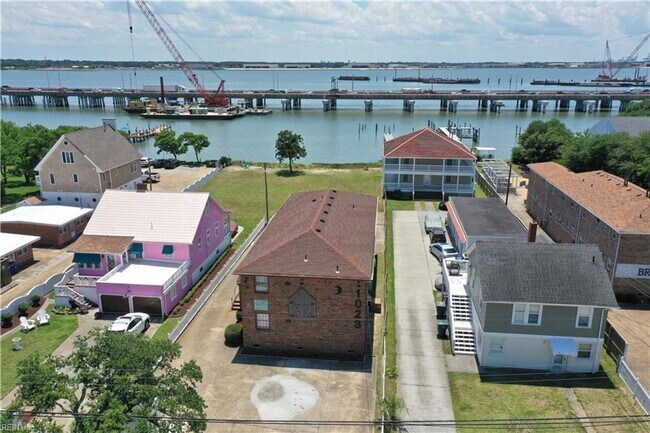 Building Photo - LittleBay1023