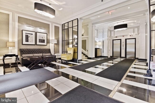 Building Photo - Dupont Circle Modern Studio Apartment In H...