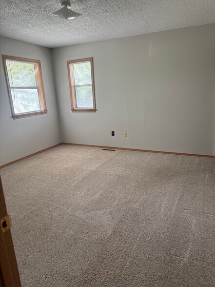 Building Photo - 453 Magnolia Ln