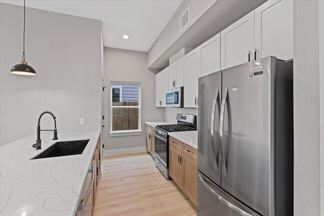 Building Photo - 7349 Sandle St