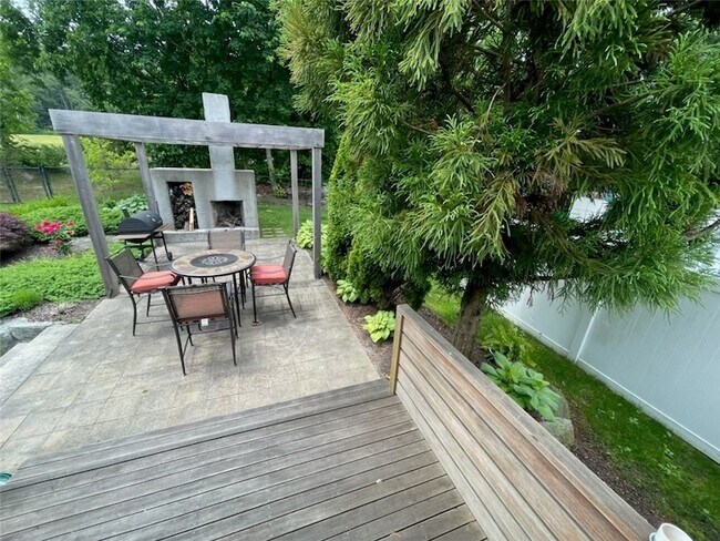 Building Photo - 83 Whiting St