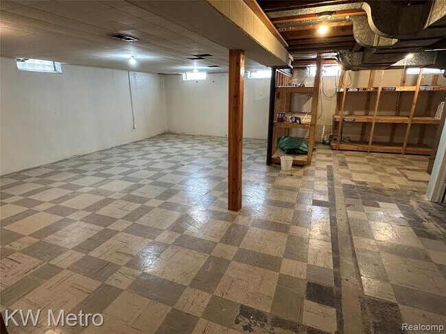 Building Photo - 21624 Winshall St