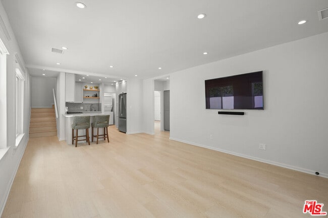 Building Photo - 619 Westmount Dr