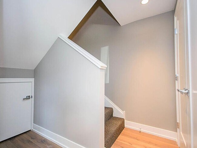 Building Photo - 2 bedroom in Chicago IL 60618