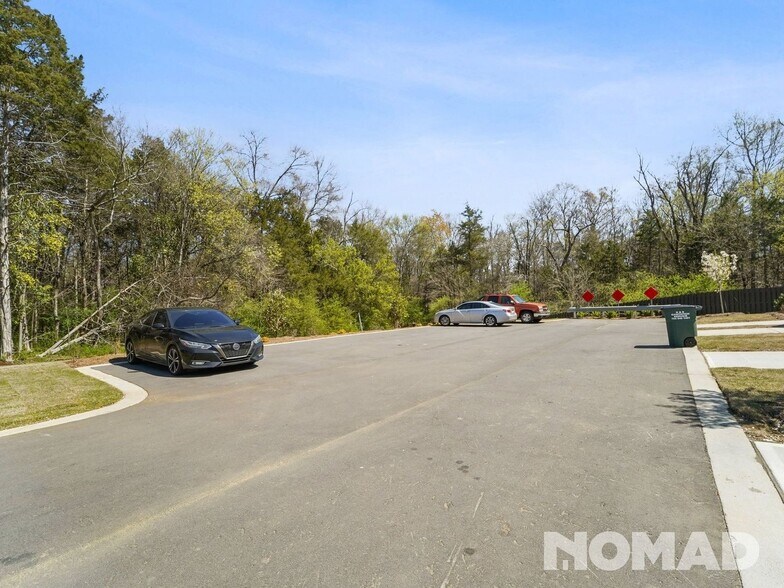 Building Photo - 16429 Leading St