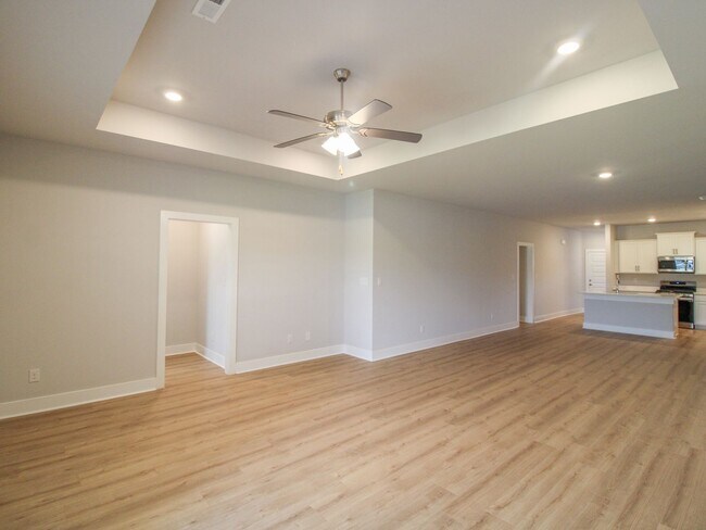 Building Photo - Reduced Rental Rate with $200 Rent Credit for 12 Months!