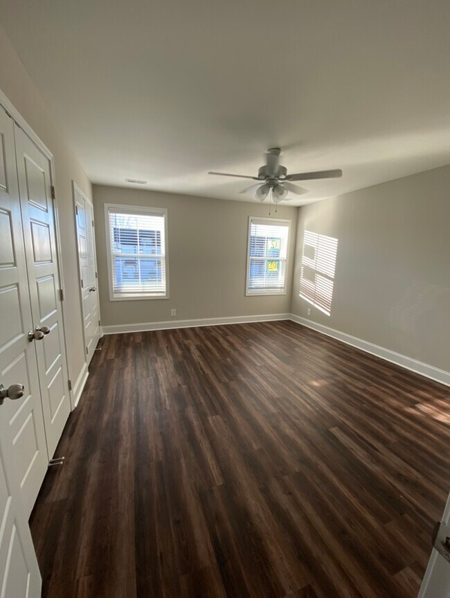 Building Photo - 1035 Glenkirk Dr